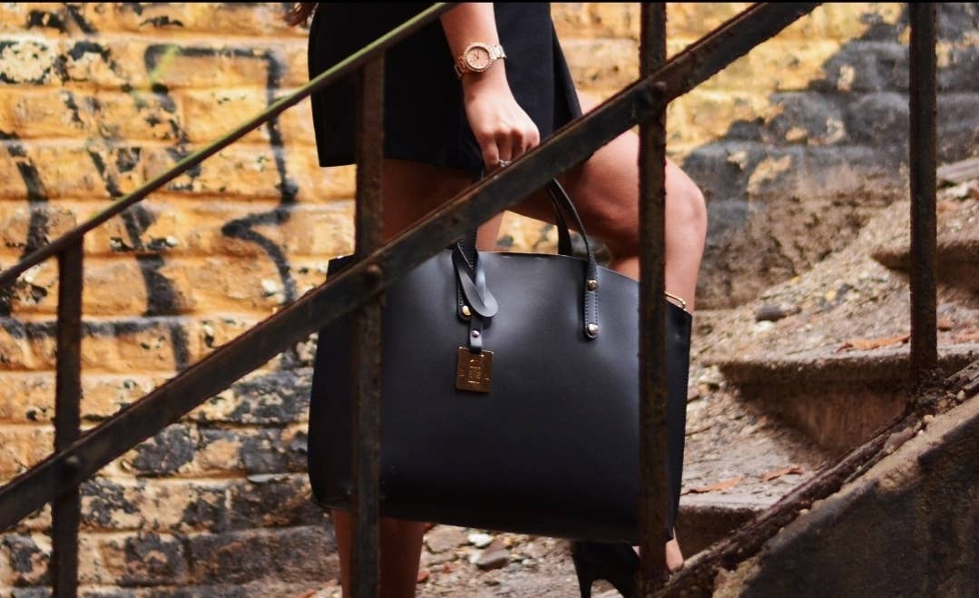 👜 ANGELA Camel Ledertasche – Stil und Funktionalität vereint