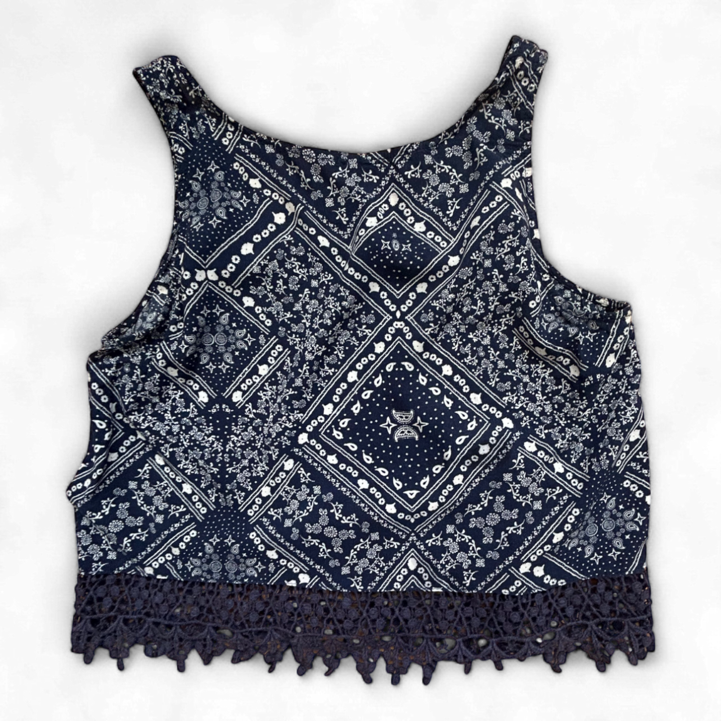 Divided Damen Top 38 Ethno Muster Spitzensaum ärmellos Sommer Viskose Bluse